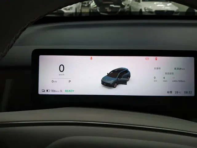 Leapmotor B10 — Фото автомобиля 11
