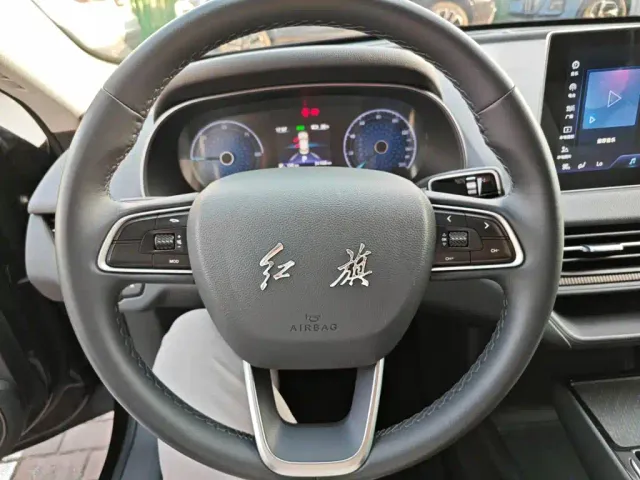 Hongqi E-QM5 — Фото автомобиля 4