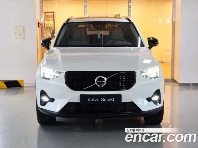 Volvo XC40 — Фото автомобиля 3