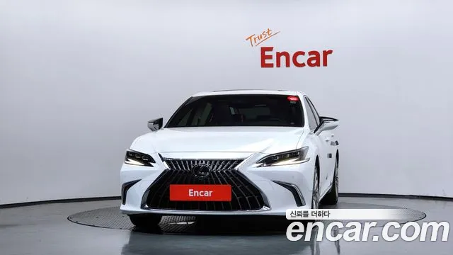 Lexus ES — Фото автомобиля 3