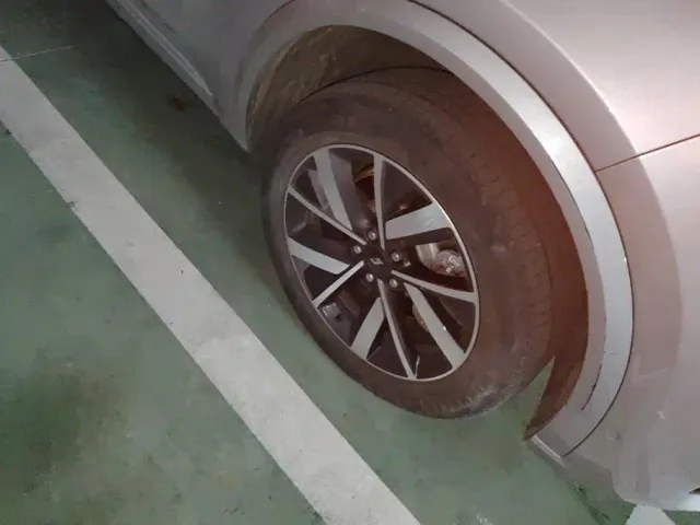 Li Auto L8 — Фото автомобиля 6