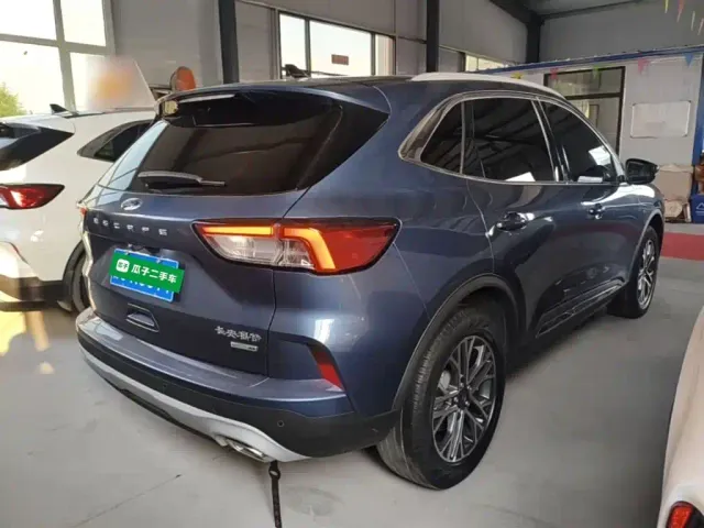 Ford Escape — Фото автомобиля 6