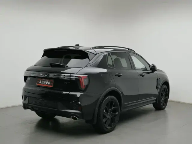 Lynk & Co 01 — Фото автомобиля 2