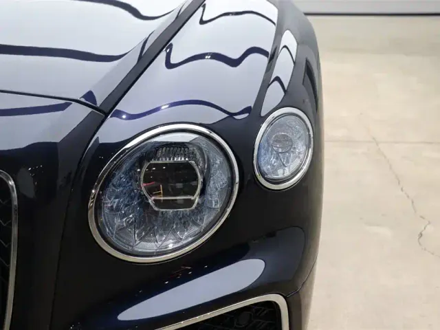 Bentley Flying Spur — Фото автомобиля 24