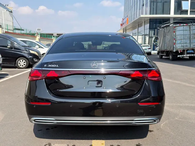 Mercedes-Benz E-Class — Фото автомобиля 15