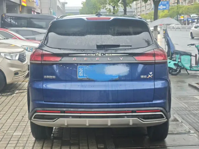 Geely Boyue — Фото автомобиля 4