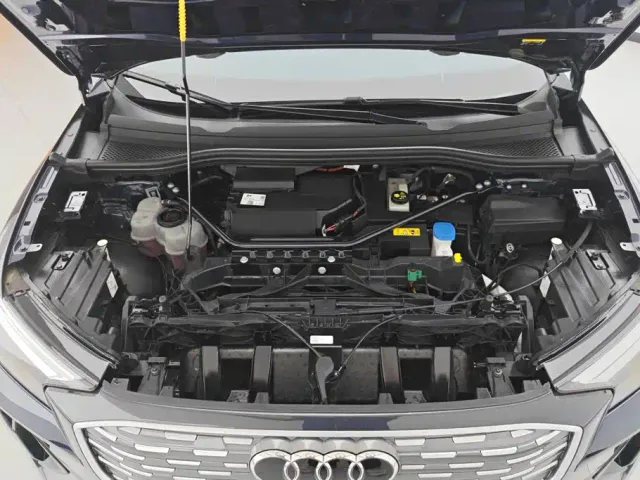 Audi Q4 e-tron — Фото автомобиля 10