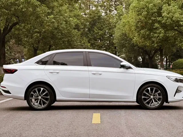 Geely Emgrand 2025 4th Gen 4 Million Commemorative Edition 1.5L CVT Soar — Фото автомобиля 4