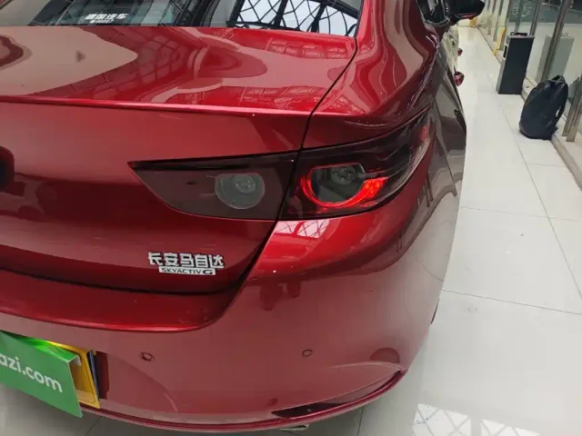 Mazda Axela — Фото автомобиля 7