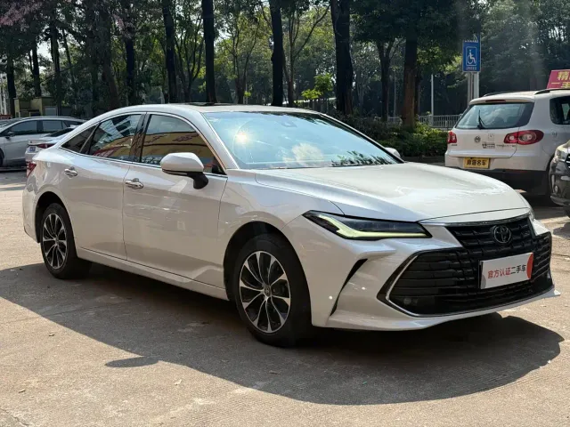 Toyota Avalon — Фото автомобиля 3