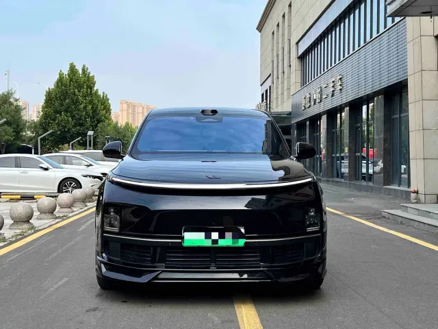 Li Auto L9 — Фото автомобиля 2