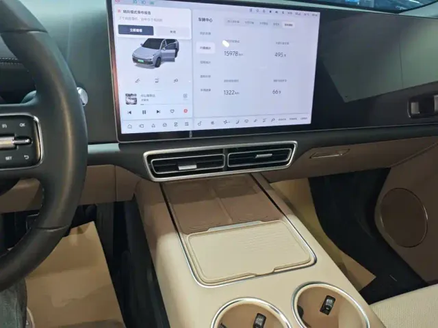 Li Auto L8 — Фото автомобиля 12