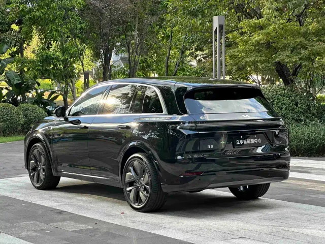 Li Auto L7 — Фото автомобиля 7