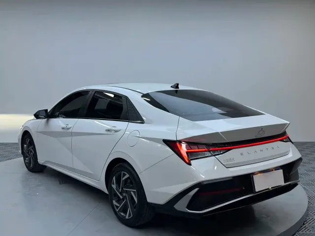 Hyundai Elantra — Фото автомобиля 6