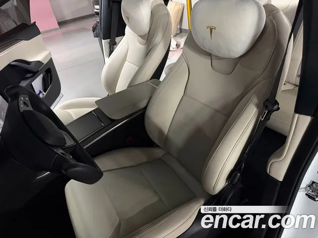Tesla Model X — Фото автомобиля 10