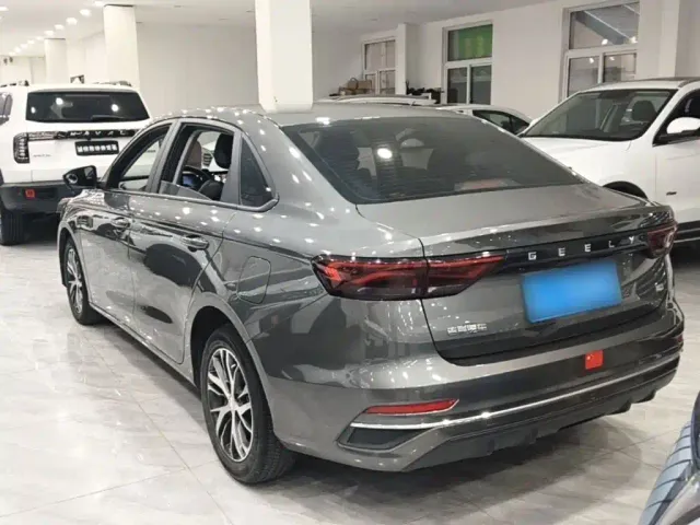 Geely Emgrand — Фото автомобиля 4