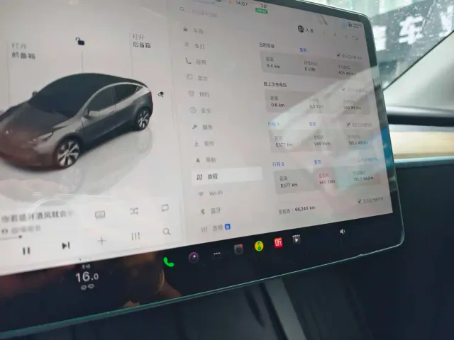 Tesla Model Y — Фото автомобиля 16