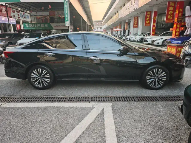 Nissan Teana — Фото автомобиля 4