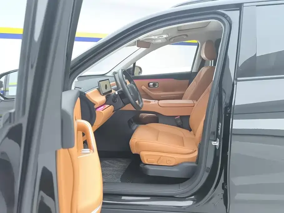 Leapmotor Leapmotor C16 2026 Model Year EREV 280 LiDAR Premium Edition 6-Seater — Фото автомобиля 9