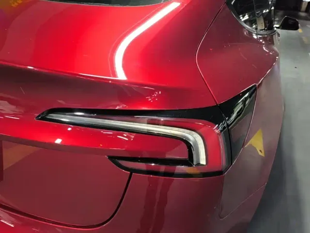 Tesla Model 3 — Фото автомобиля 7