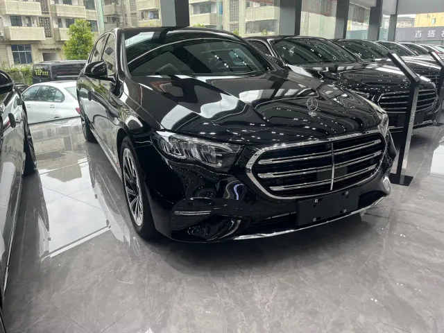Mercedes-Benz E-Class — Фото автомобиля 3