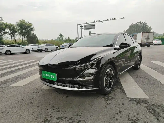 Фотография автомобиля — Wuling Starlight
