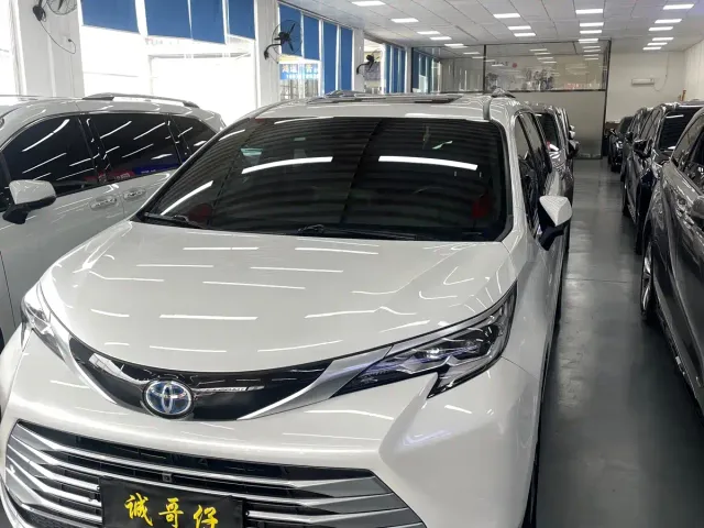 Фотография автомобиля — Toyota Sienna