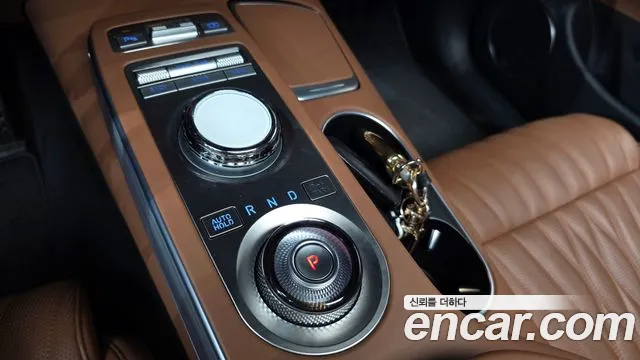 Genesis GV70 — Фото автомобиля 12