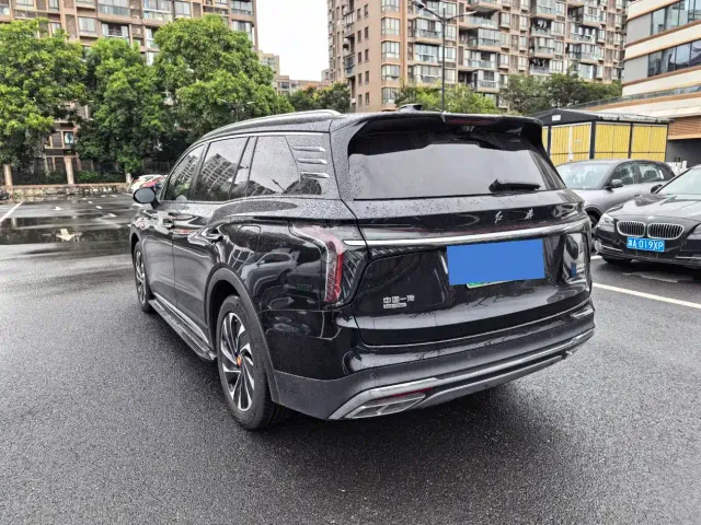 Hongqi HS7 PHEV — Фото автомобиля 10