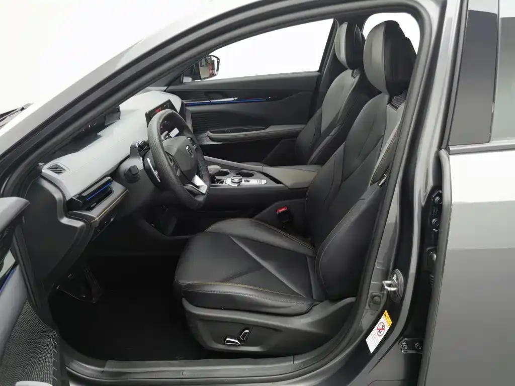 Changan Changan UNI-V 2022 1.5T Premium Model — Фото автомобиля 10