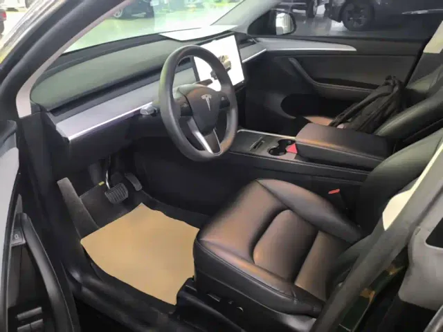 Tesla Model Y — Фото автомобиля 14