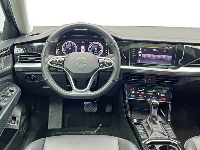 Volkswagen Passat — Фото автомобиля 19