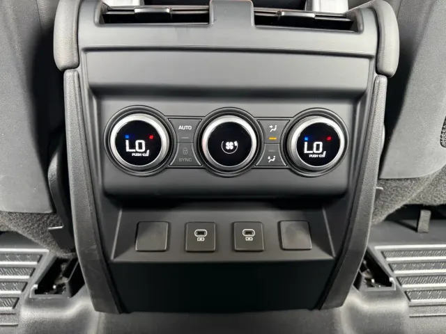 Land Rover Defender — Фото автомобиля 11