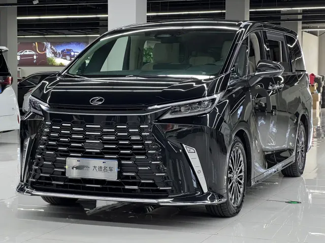 Фотография автомобиля — Lexus LM