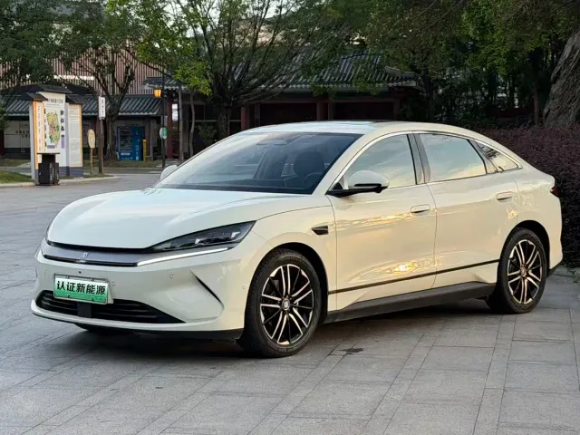 Фотография автомобиля — BYD Qin L