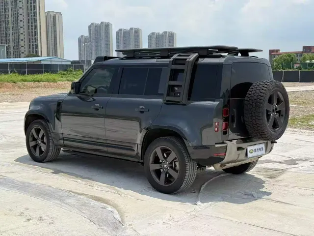 Land Rover Defender — Фото автомобиля 8