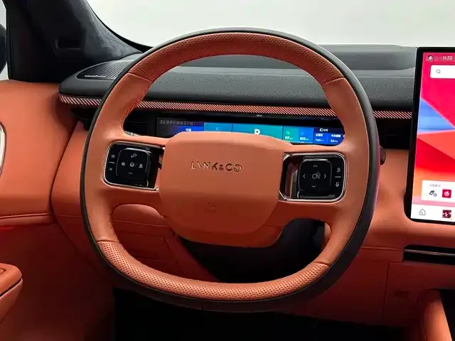 Lynk & Co 900 — Фото автомобиля 11