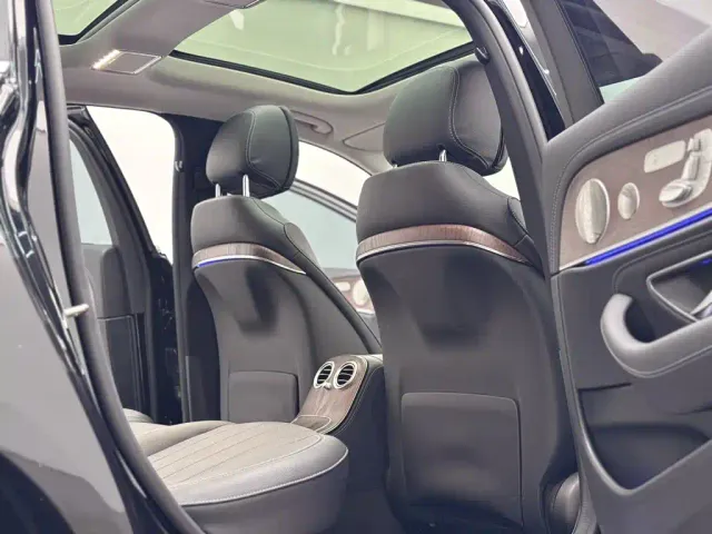 Mercedes-Benz E-Class — Фото автомобиля 18