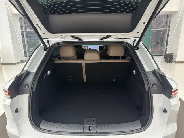 Li Auto i6 — Фото автомобиля 12
