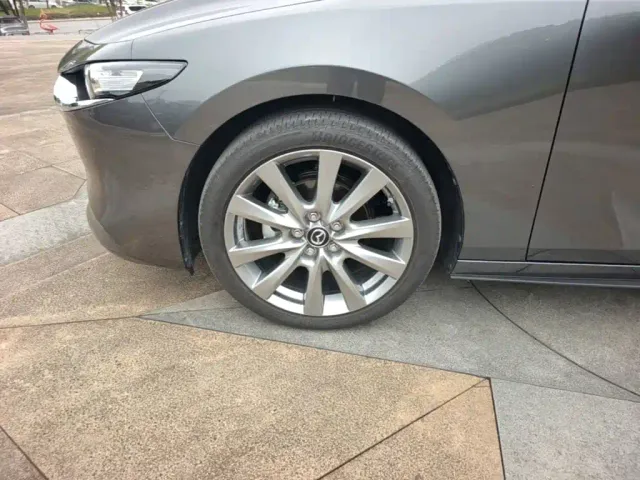Mazda Axela — Фото автомобиля 22