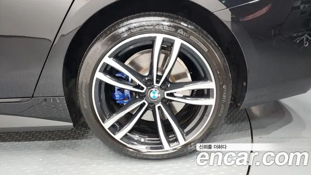 BMW i4 — Фото автомобиля 20
