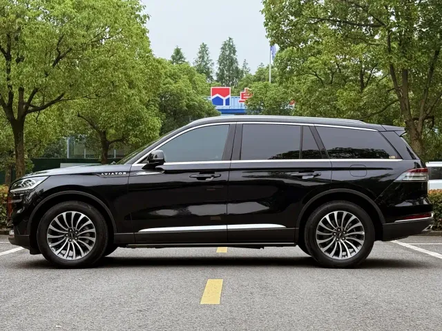 Lincoln Aviator — Фото автомобиля 8