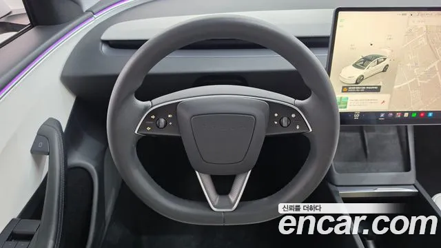 Tesla Model 3 — Фото автомобиля 12