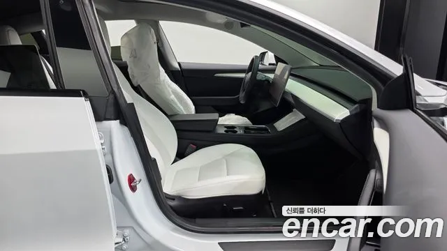 Tesla Model 3 — Фото автомобиля 16