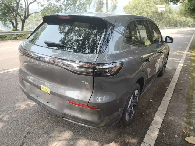 Geely Galaxy E5 — Фото автомобиля 6