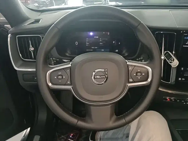 Volvo XC60 — Фото автомобиля 10