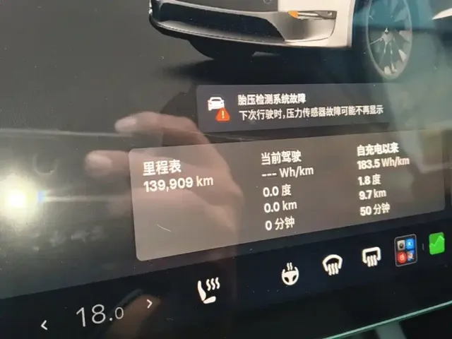 Tesla Model Y — Фото автомобиля 11