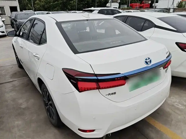 Toyota Corolla Twin Engine E+ — Фото автомобиля 4