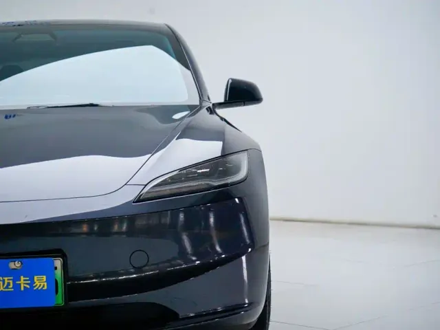 Tesla Model 3 — Фото автомобиля 14