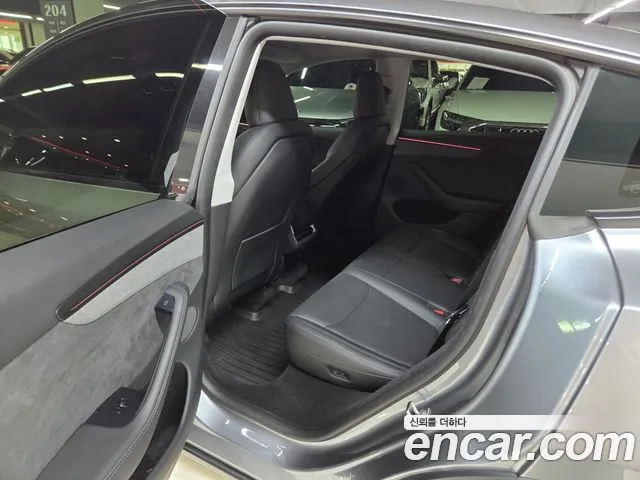 Tesla Model Y — Фото автомобиля 9